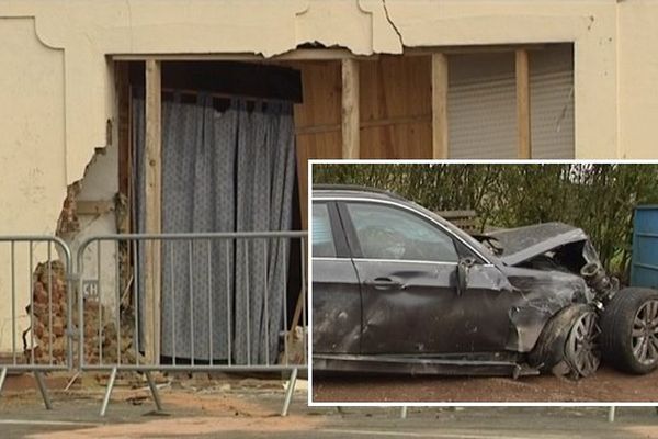 La BMW s’est encastrée dans le façade d’une maison le long de la D943 à Chocques.