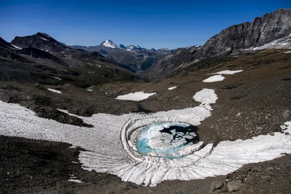 Les lacs d'altitude naissent à une vitesse accélérée dans les Alpes, sous l'effet du changement climatique.