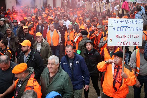 Manifestation des chasseurs pour le maintien des chasses traditionnelles à Mont-de-Marsan le 17 septembre 2021