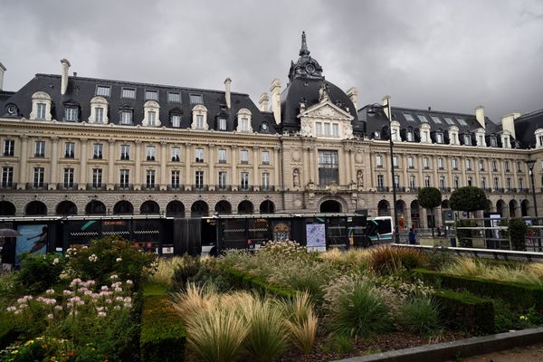 La poste centrale de rennes