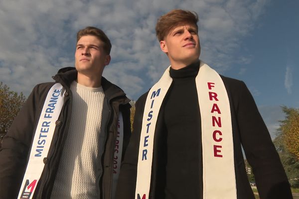 Mathieu Bedini (à gauche) a été élu Mister Rhône-Alpes, et Charles Stamper (à droite) a décroché le titre de Mister France.