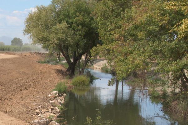 Le cours d'eau du Salaison s'étend sur 25 kilomètres de Guzargues à Mauguio - septembre 2020