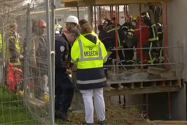 Evacuation du blessé par les pompiers