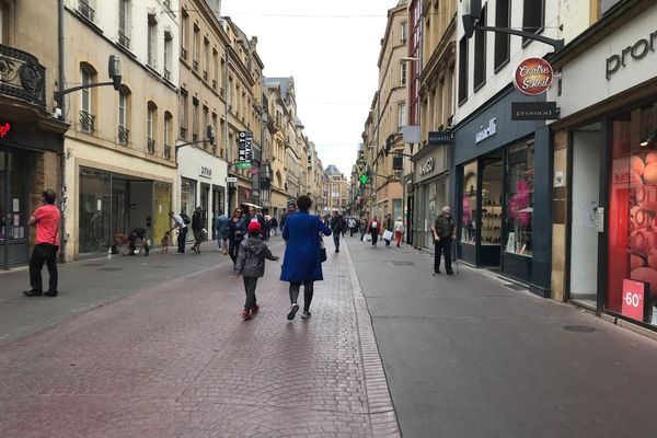 Les soldes ont démarré sous la grisaille à Metz