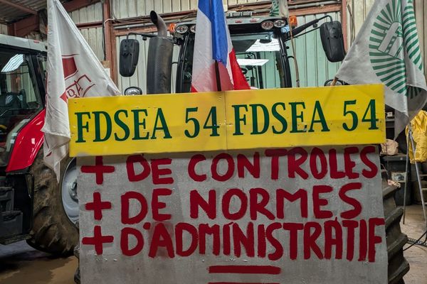 "On veut cultiver la terre, pas les formulaires", les jeunes agriculteurs du Grand Est manifestent leur colère