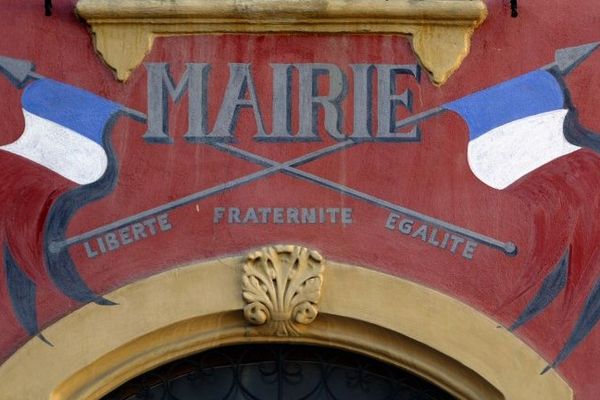 Le fronton d'une mairie