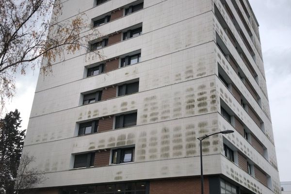 L'immeuble situé rue du Mérachal Lyautey, à Béthune, a été évacué dans la soirée du samedi 25 novembre, après l'apparition d'une fissure dans un appartement du 1er étage.