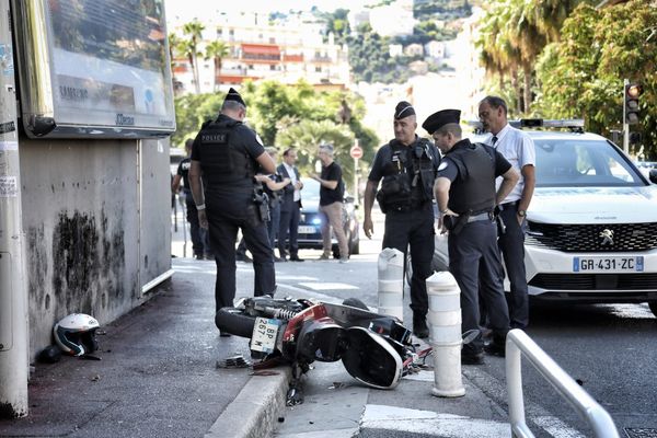 Ce mardi 10 septembre, un mineur de 16 avait refusé d'obtempérer lors de deux contrôles de police à Nice. Dans sa fuite, il a percuté un policier municipal. Il sera alors poursuivi pour blessures involontaires.