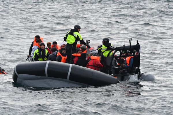 Calais le 12/08/2021. Opération de sauvetage d'une embarcation de migrants en difficulté au large de Calais, plusieurs hommes à l'eau dont un perdra la vie.