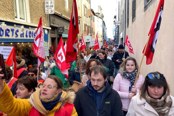 À Saint-Flour, dans le Cantal, les habitants ont rejoint le personnel soignant pour défendre leur hôpital.