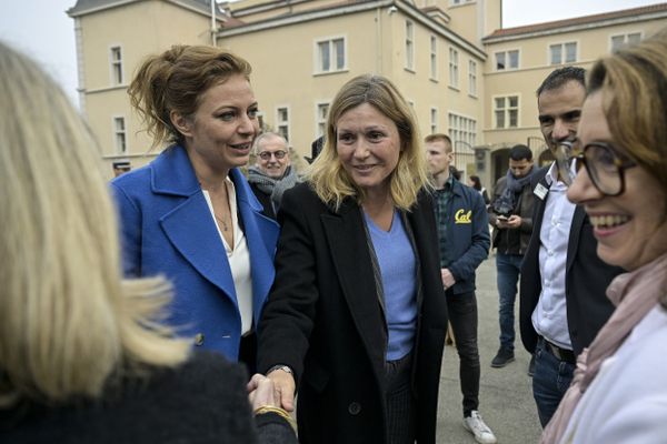 Déplacement présidente de l'Assemblée nationale à Neuville-sur-Saône (métropole de Lyon), le 8 novembre 2024, avant sa visite à l'université Lyon 3.