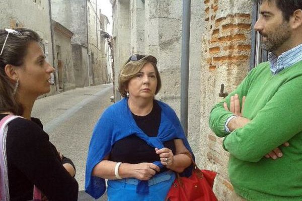 Christine de Védrines et ses deux enfants attendant la restitution du Château de Martel à Monflanquin, le 09 juillet 2015