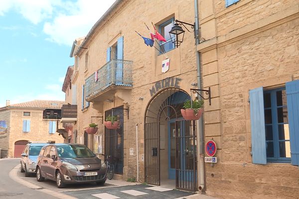 Le bâtiment de la mairie de Vers-Pont-du-Gard est en vente, pour une somme estimée à 600 000 euros.