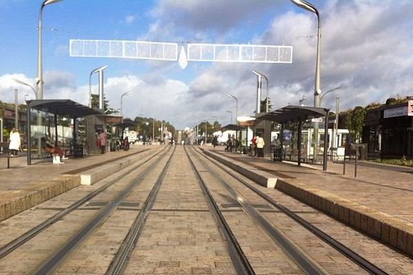 Le tramway restera au cœur du futur périmètre de la Place Anatole France qui va être dans les mois à venir complètement redessinée, embellie et enrichie de nouveaux bâtiments. 