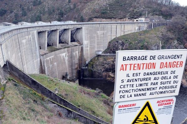 Le barrage de Grangent (Archives) entre Saint-Just-Rambert et 