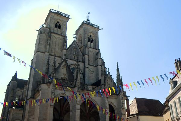 La collégiale Notre-Dame de Semur-en-Auxois