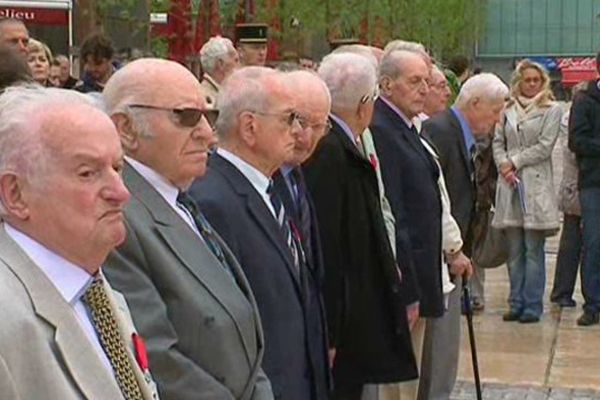 Ils sont 11 anciens combattants de la Seconde Guerre mondiale à avoir été décoré de la Légion d'Honneur vendredi matin Place de Jaude à Clermont-Ferrand.