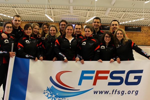 Les joueurs et joueuses de curling de Besançon participant aux championnat de France