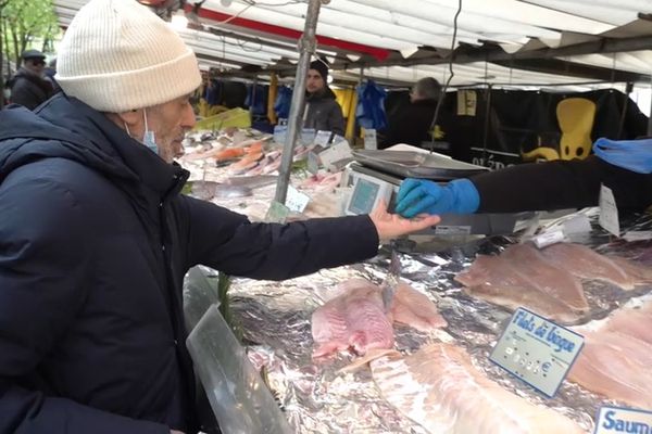 Attendre la fin du marché pour gagner quelques euros