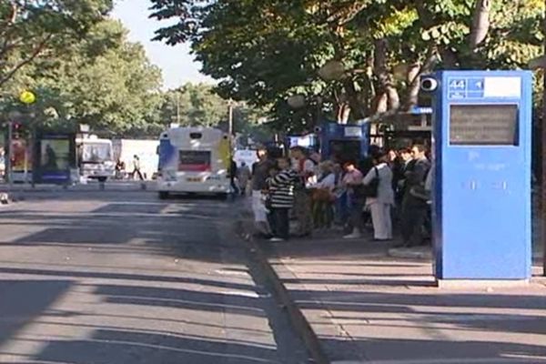  Il n'y a pratiquement pas de bus cet après-midi à Marseille.