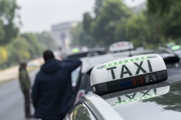 La colère monte chez les taxis du Puy-de-Dôme suite au projet de nouvelle convention de l’Assurance maladie sur les transports sanitaires (image d'illustration).