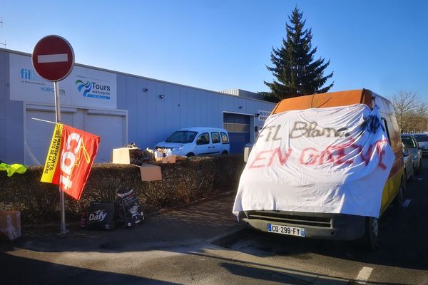 Depuis le 30 janvier 2022, 17 chauffeurs de Fil Blanc sont en grève à Tours.