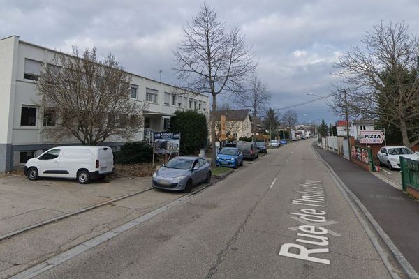 Deux adolescentes ont tenté de cambrioler des logements situés à Illkirch-Graffenstaden dans le secteur de la rue de l'Industrie.