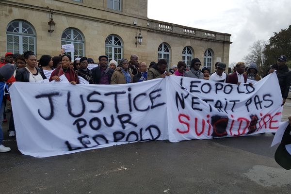 Marche blanche à Alençon après la mort de Léopold Gnahoré