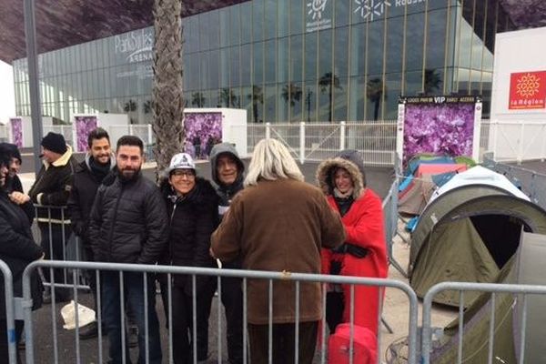 Les fans de Jhonny campent devant l'Arena le 22 janvier 2016