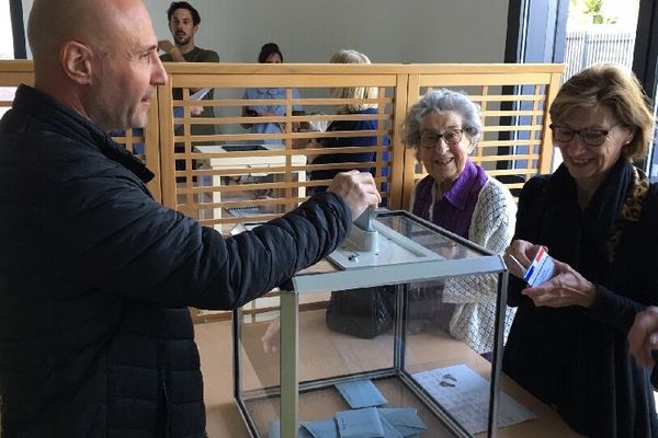 Bureau de vote de Tinqueux (Marne) ce matin, 