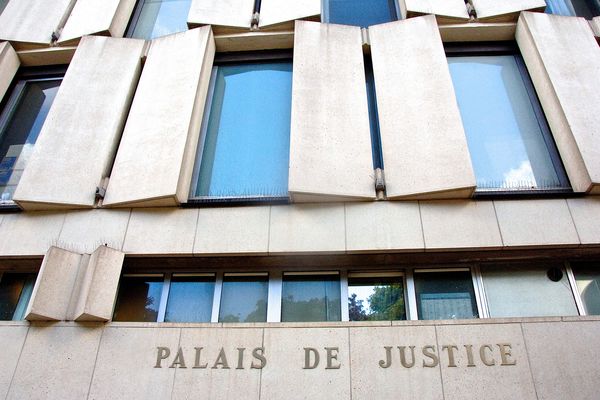 Le palais de justice de Lille où la procureure Carole Etienne a confirmé la mise en examen du policier pour "violences ayant entraîné la mort sans intention de la donner"