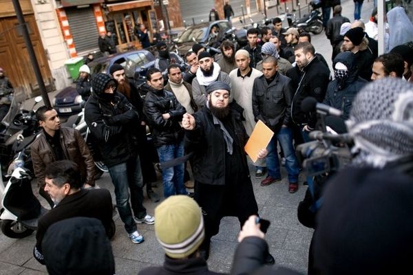  Mohammed Achamlane porte-parole de Forsane Alizza, "Les cavaliers de la fierté", lors d'une conférence de presse, le 27 janvier 2012 à Paris, 