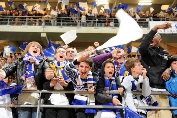 Les supporters espèrent revoir leur club en Ligue 1 l'an prochain.