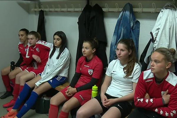 Footballeuses du Racing Besançon avant l'entraînement @Denis Colle