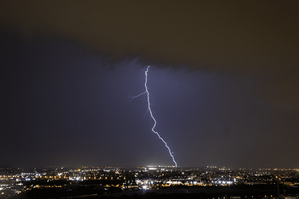 Un épisode orageux frappe Toulouse vers 5h30 ce mercredi 07 aout 2024.