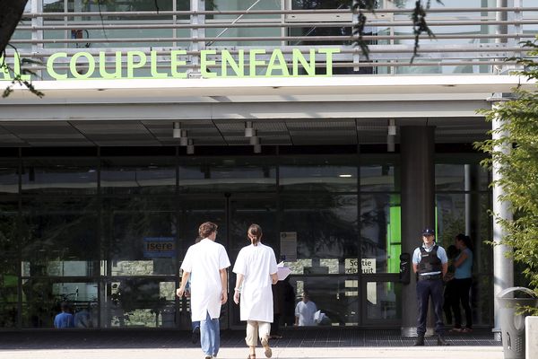 Illustration. Trois des six victimes de l'attaque au couteau d'Annecy ont été prises en charge au centre hospitalier Grenoble-Alpes.