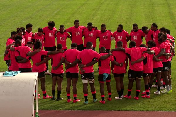 L'équipe des Fidji a rejoint son camp de base à Lormont, sur la rive droite de Bordeaux, pour la coupe du monde de rugby 2023.