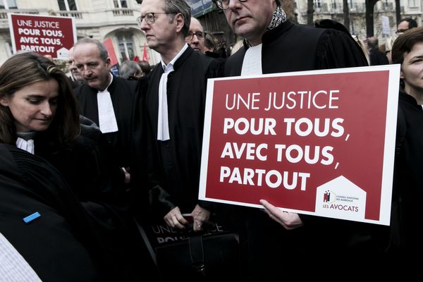 Les avocats et magistrats en grève veulent une justice accessible à tous.