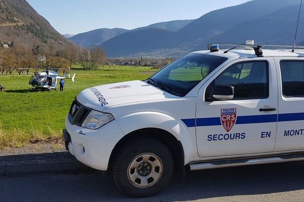 L'intervention a nécessité la présence des hommes de la CRS Pyrénées en poste à Saint Lary.