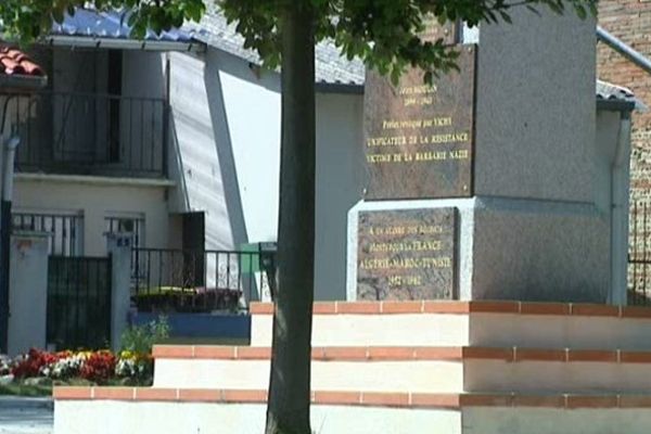 Les plaques ont été transférées sur le monument aux morts. 