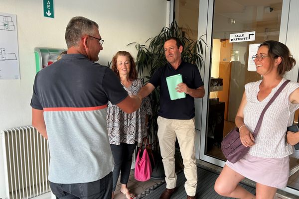 De dos, François, accompagné par la strcuture Solidarité Accueil dans la fin de sa détention.