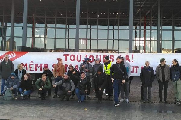 Le collectif "La maison du peuple" devant le tribunal de Nantes, le 14/11/2019