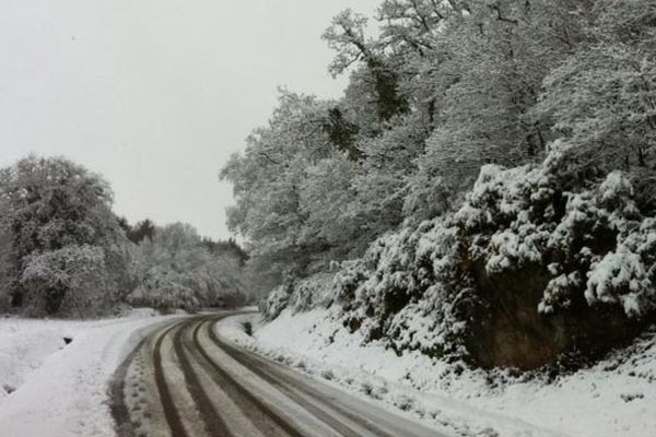 Routes enneigées du côté de Guingamp (22)