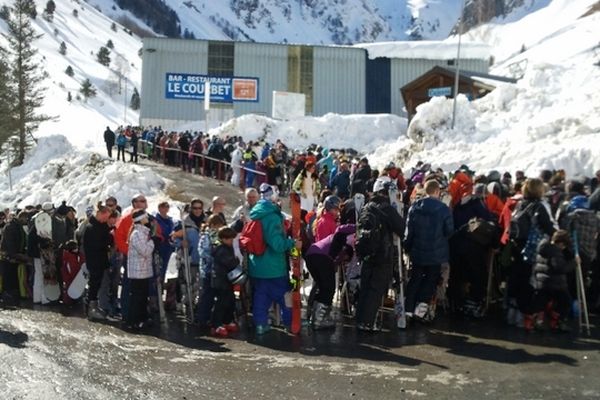 Avec l'arrêt de la télécabine, les files d'attente s'allongent à Cauterets