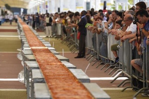 L'Italie cuit la pizza la plus longue de tous les temps : 1,5 km
