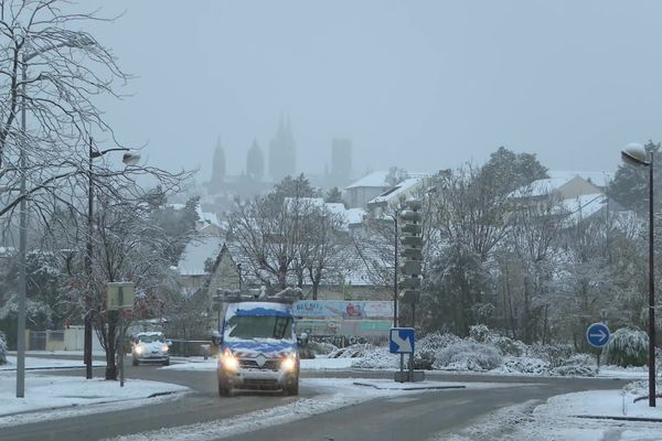 Dans certains coins de la Manche, 10 centimètres de neige recouvraient les routes.