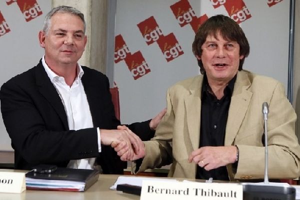 Thierry Lepaon et Bernard Thibault à Montreuil, près de Paris, en novembre 2012.