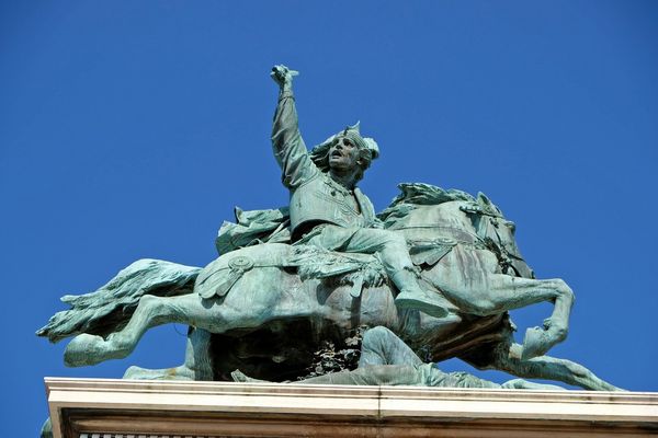 La statue de Vercingétorix place de Jaude à Clermont-Ferrand