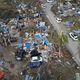 Le passage du cyclone Chido dans le département de Mayotte a déjà causé la mort d'au moins une vingtaine de personnes, et de gros dégâts matériels dans les rues.