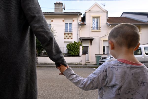 Un enfant de neuf ans a été placé par un juge chez un "tiers digne de confiance", un voisin condamné en 2008 pour viol sur mineur de moins de quinze ans. Photo d'illustration.